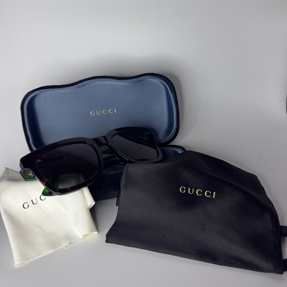 Gucci Black Sunglasses with Velvet Logo Case and Black Gucci Pouch